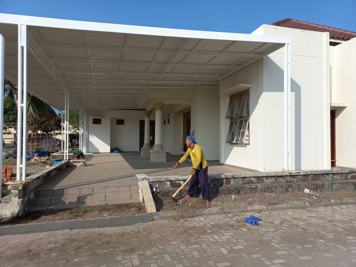 Kanopi carport rumah minimalis saat pemasangan